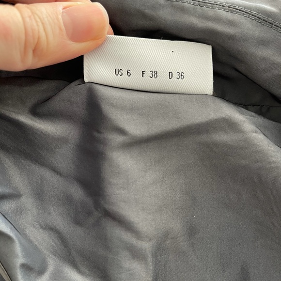 Akris Punto Lightweight Charcoal Trench Coat - Picture 5 of 6